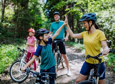 Familie på cykeltur