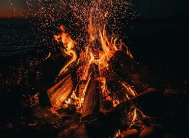Bål. Foto: Hans, Unsplash Bål. Foto: Hans, Unsplash