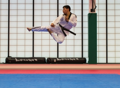 Mand dyrker taekwondo. Kilde: Unsplash, Uriel Soberanes