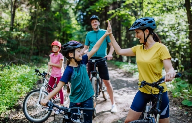 Familie på cykeltur
