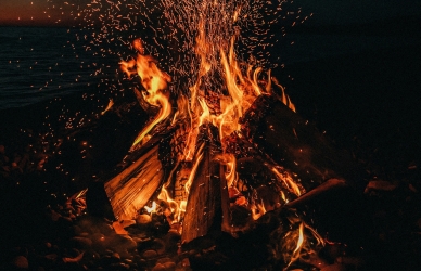 Bål. Foto: Hans, Unsplash 