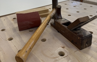 Hammer og høvl Hammer og høvl