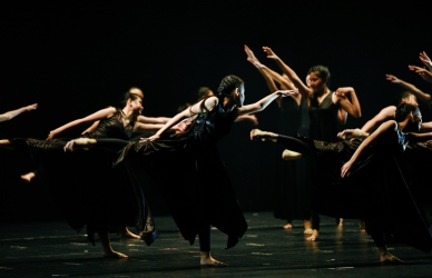 Billede af mennesker som danser. Kilde: Unsplash, Lucas Law