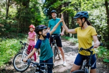 Familie på cykeltur